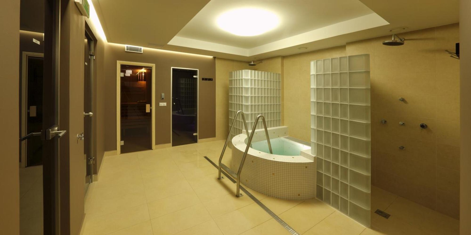 Esmarin Wellness Hotel Мнишек-под-Брди Экстерьер фото