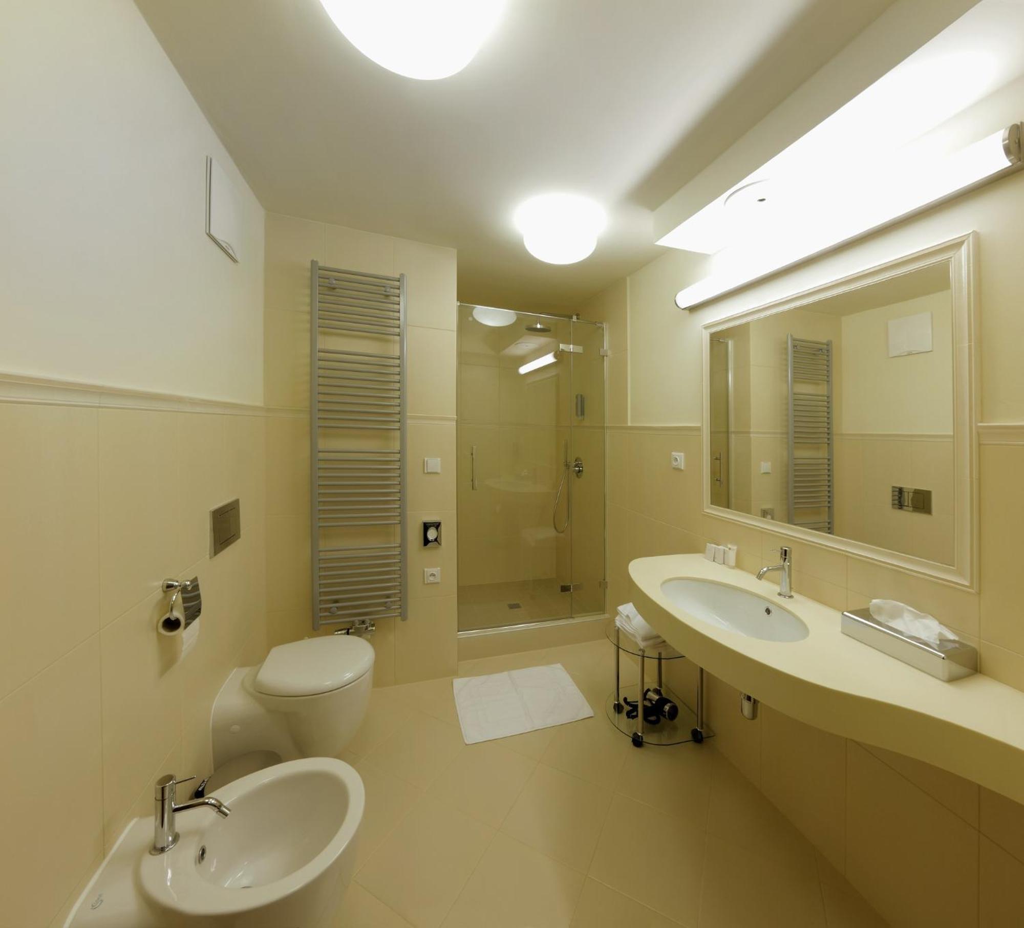 Esmarin Wellness Hotel Мнишек-под-Брди Экстерьер фото