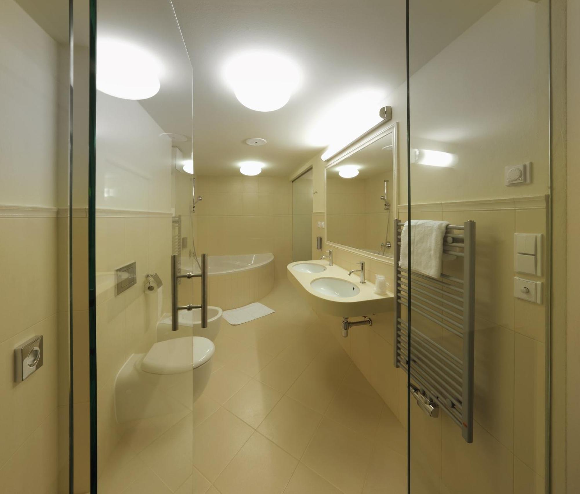 Esmarin Wellness Hotel Мнишек-под-Брди Экстерьер фото